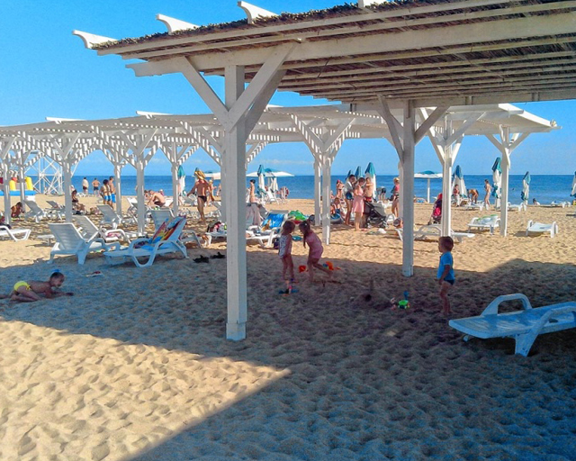 Крымские пляжи становятся чище и безопаснее