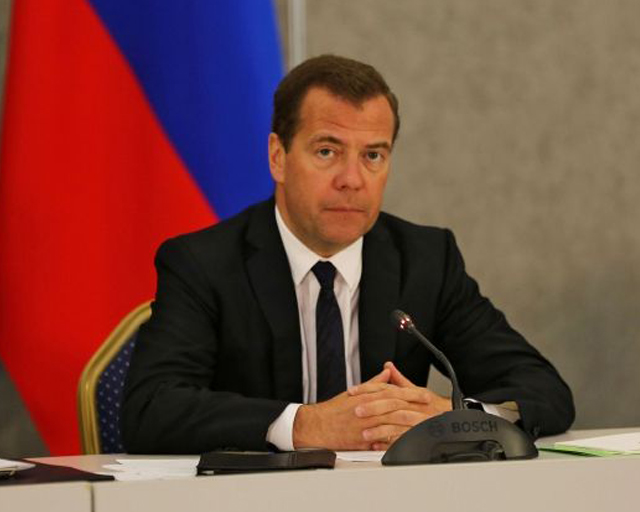 Медведев поручил в течение двух недель начать дорожные работы в Крыму и Севастополе