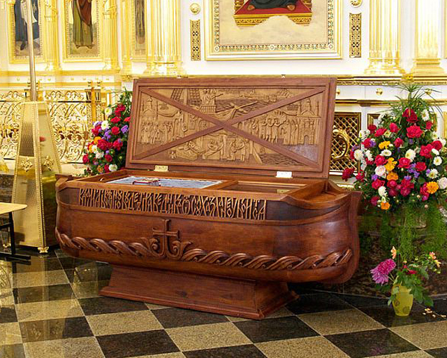 В Крым везут святыню: в местных храмах будет выставлен ковчег с останками святого адмирала