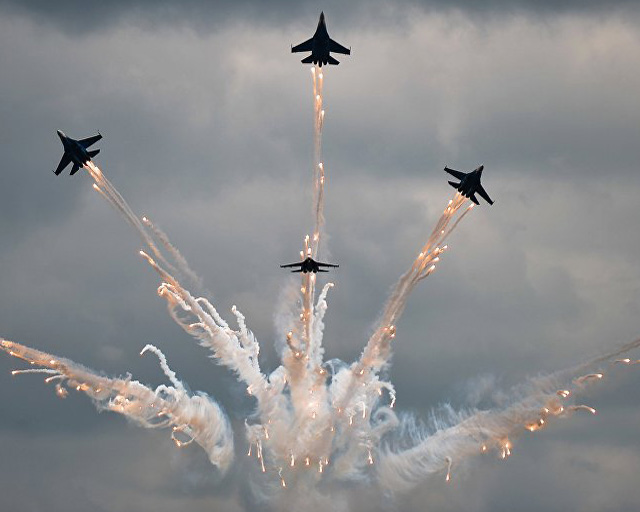 Мощь военной авиации РФ демонстрируют в небе над Крымом