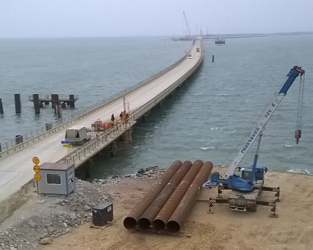 Возведено семь опор Крымского моста. Строительство идет согласно плану